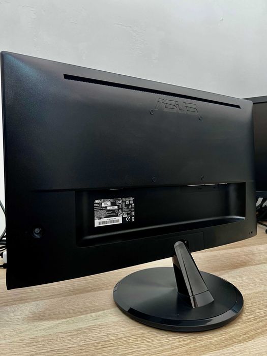 Desktop HP ProDesk 600 G2 SFF + Monitor ASUS 22’’ Full HD •