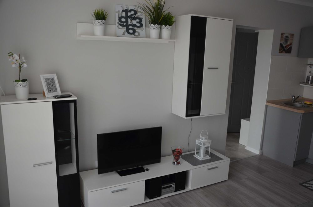 Wynajmę 2 pok mieszkanie z balkonem i piwnicą, I piętro, winda, w okolicy hotelu Tychy przy ul. Nałkowskiej 9