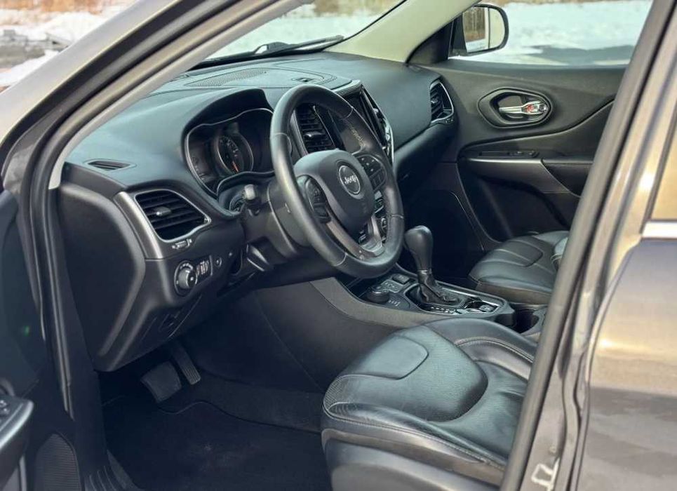 Jeep Cherokee 2019 року