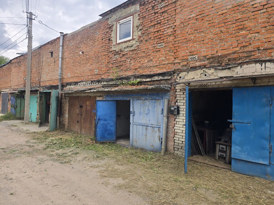 Продам спаренные гаражи.