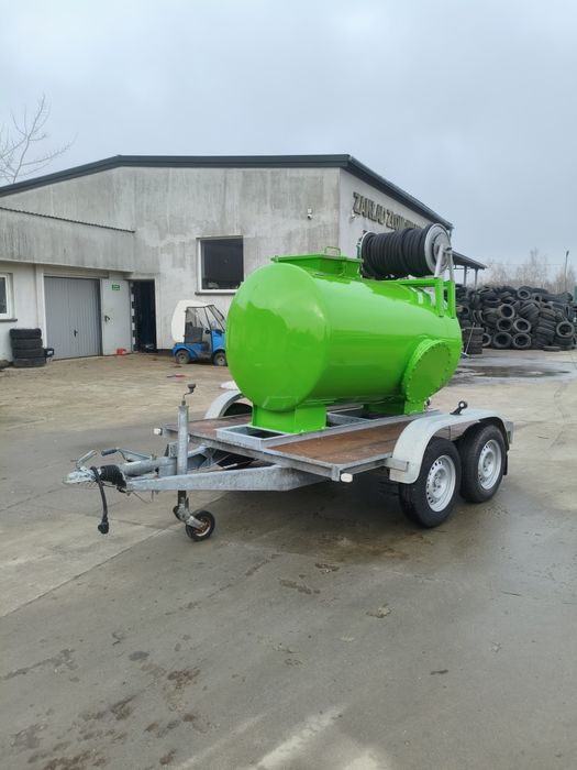 Beczkowóz 2000 litrów, DMC 2700 kg. Mocna pompa, zwijak , mocny wąż