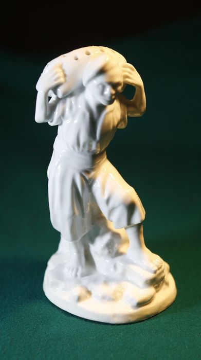 Paliteiro Ceramica Homen com Fardo
