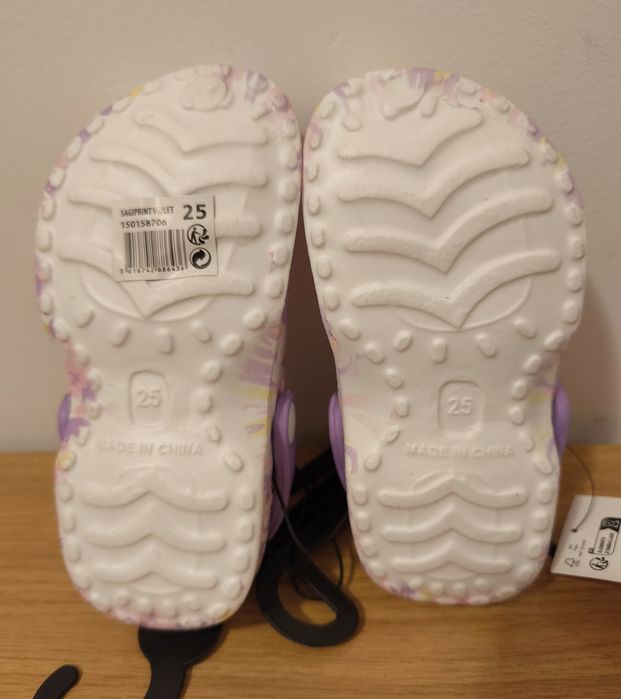 Sandálias tipo Crocs Novas