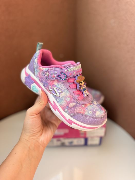 Дитячі кросівки для дівчинки SKECHERS Розмір 33