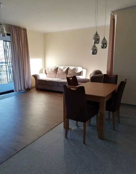 2 pokoje z halą garażową blisko Olivia Business Centre