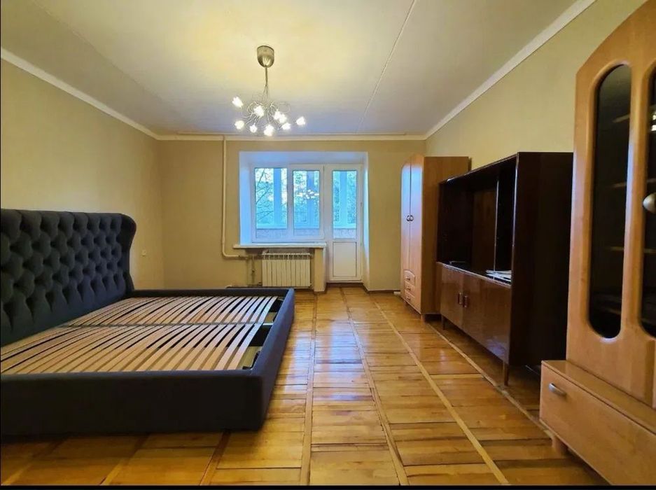 Продам 4х ком.кв-рув центре, ул Малая 3этаж девятиэтажного дома