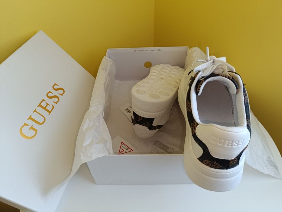 Кросівки жіночі Guess