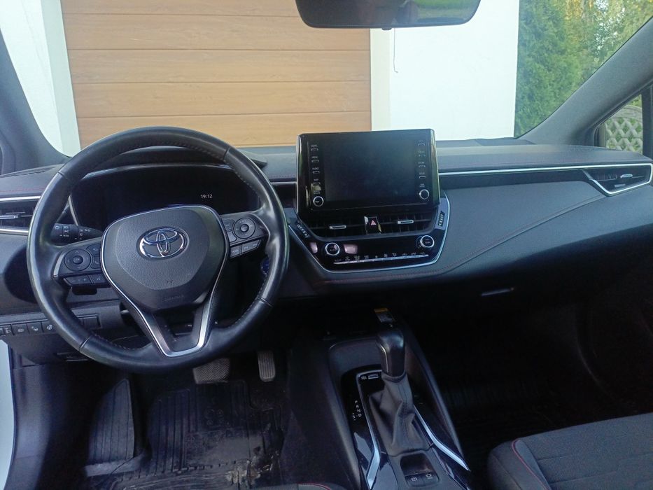 Toyota Corolla  Kombi 2.0 Hybrid wersja Selection  rok 2019 103 tyś. km.