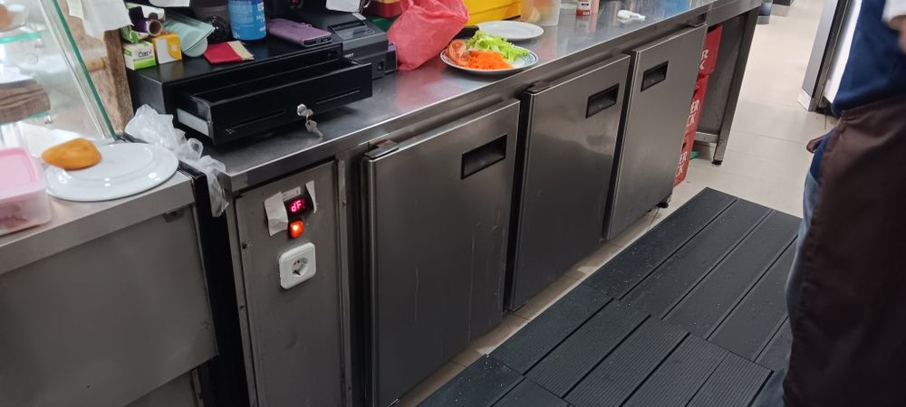 Bancada / Balcão Frigorífico + Torradeira / Prensa