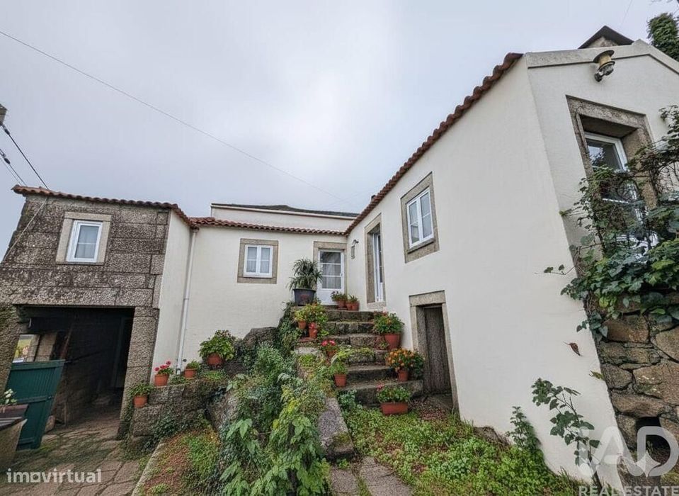 Moradia isolada T2 em Vila Nova de Cerveira e Lovelhe de 240 m2