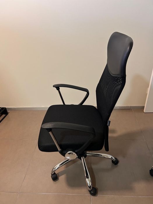 Cadeira de escritorio preta