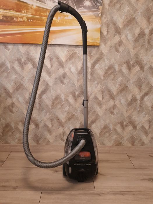 Пылесос Electrolux ESC63EB в отличном состоянии
