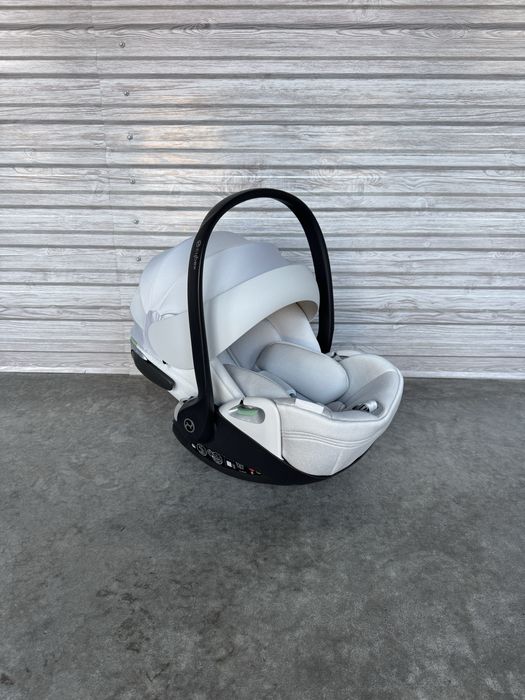 Cybex Cloud T Plus i-Size в кольорі Platinum White/Light Grey