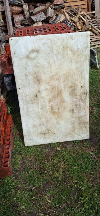 Palety plastikowe 120x80 w dobrym stanie
