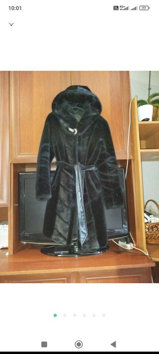 Шуба мутонова чорна.