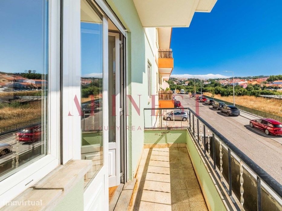 T2 Remodelado em Alcabideche | Pronto a Habitar | Nascente/Poente |