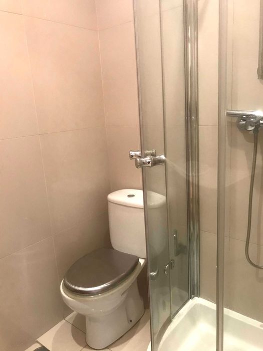 Quarto para arrendar em Alvalade