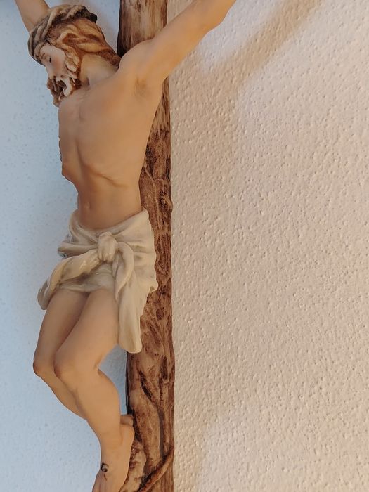 Crucifixo em Porcelana Fina Italiana
