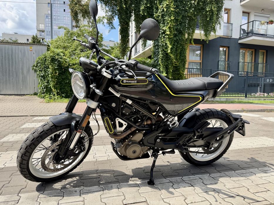 Husqvarna Svartpilen 401/125 (2018) – Wyjątkowy miejski scrambler z niskim przebiegiem!