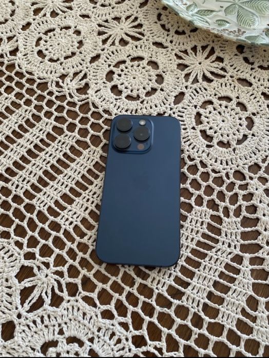 Iphone 15 pro granatowy