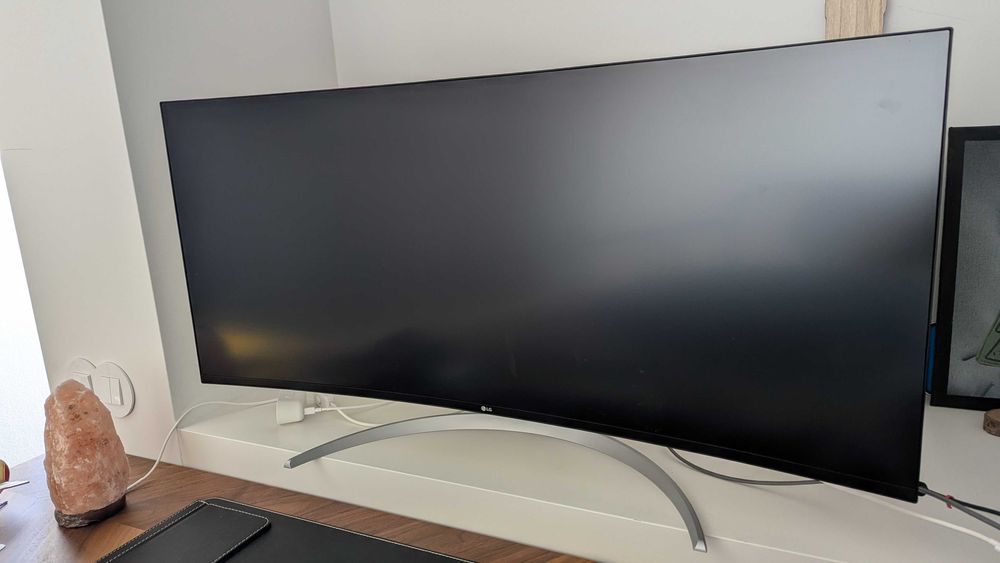 Vendo monitor LG UltraWide 40WP95CP-W em estado impecável (como novo)