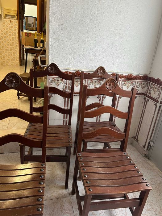 Conjunto mesa e cadeiras