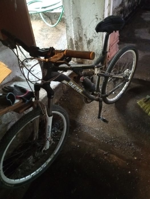 Bicicleta BTT super resistente