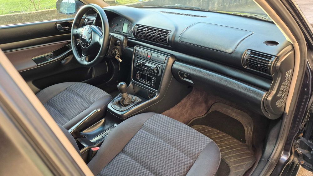 AUDI A4 B5 1.9TDI 110CV- Interior como novo-Pintura NOVA-MECANICA 100% refeita, carrinha COMO NOVA!