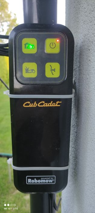 Robot koszący Cub Cadet.
