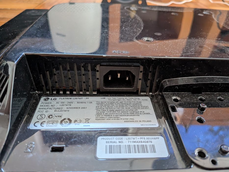 Monitores Samsung 22 e Lg 20