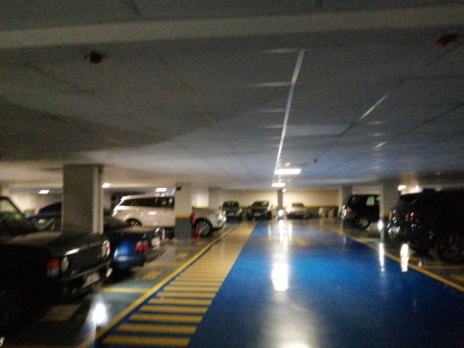 Garagem fechada, seg, 24h.