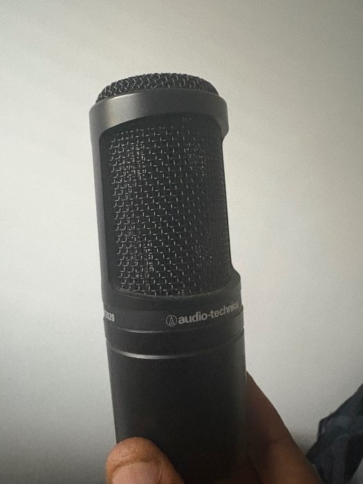 Audio-Technica AT2020 – Microfone de Condensador em Excelente Estado