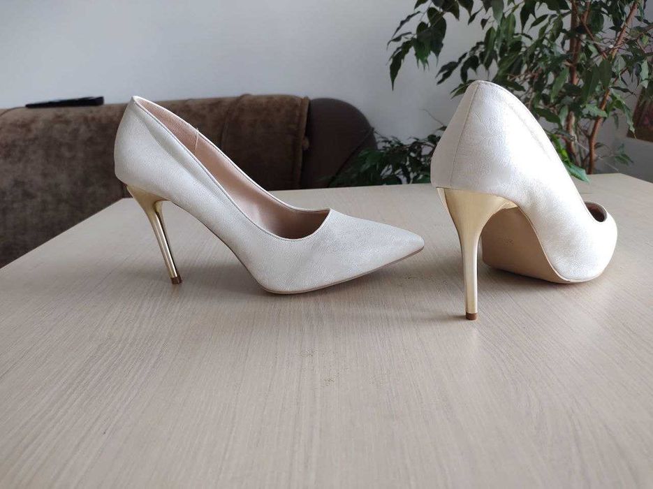 Туфлі на Каблучку 9см Весільні Свадебные Лаковые туфли 42-43 Кожа Туфелькі Святкові Білі