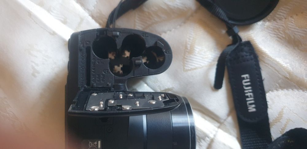 Продам Компактний фотоапарат Fujifilm FinePix S2980 Black