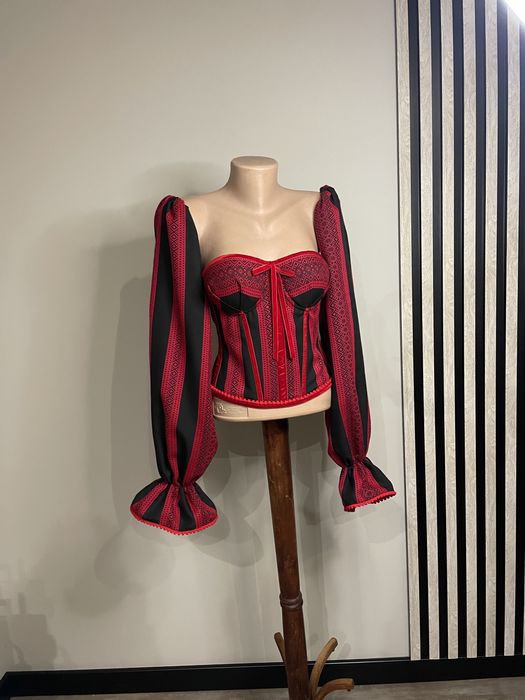 Корсет з рукавами