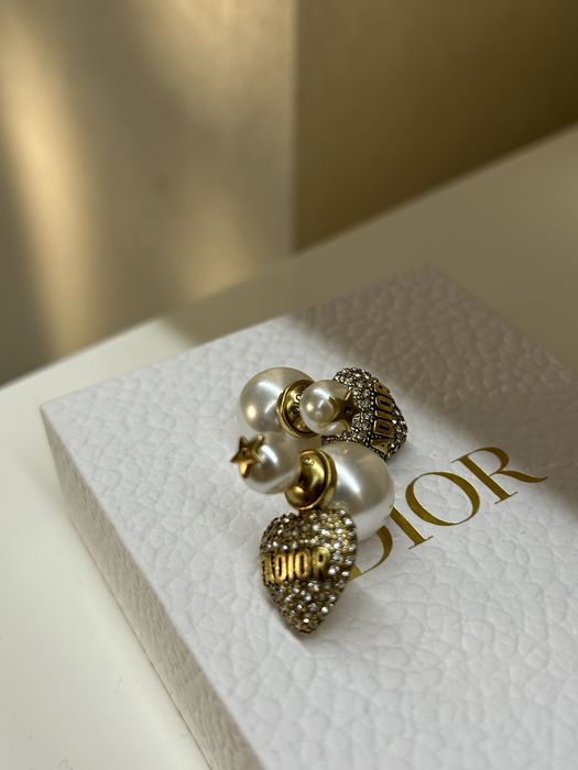 Сережки D i..0r