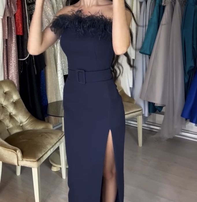 Вечернее платье с перьями DreamDress