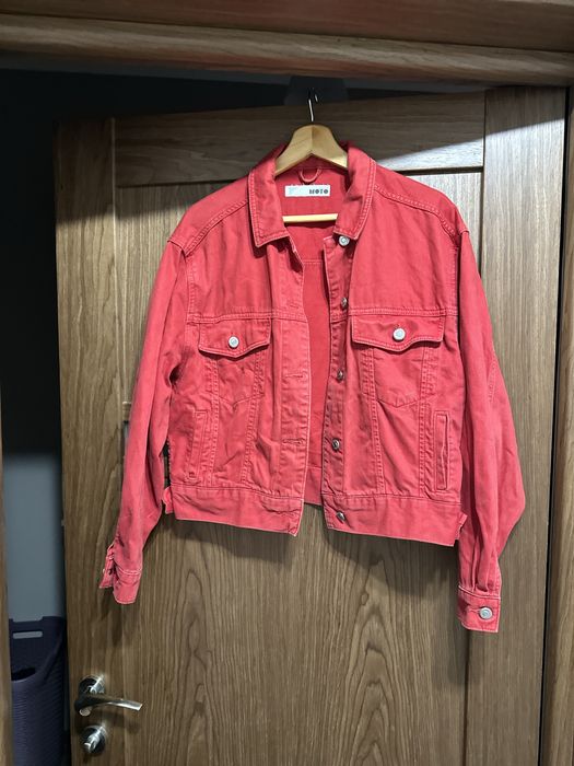 Червона джинсова куртка,  розмір м