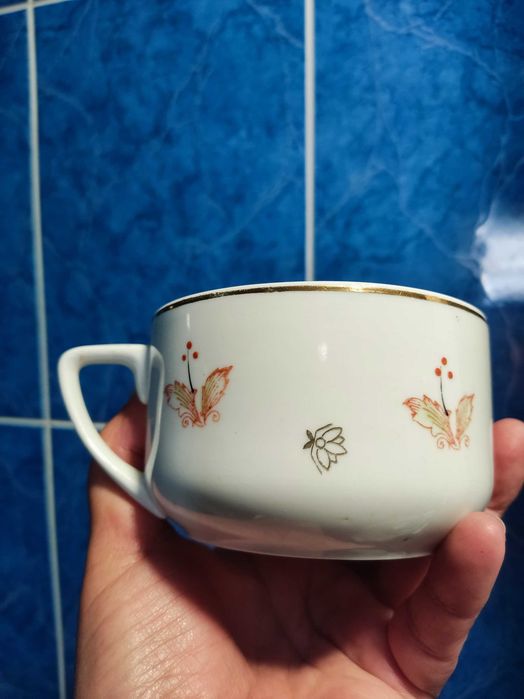 Вази, кольорове скло, чашки,  тарілка кам'яний брід