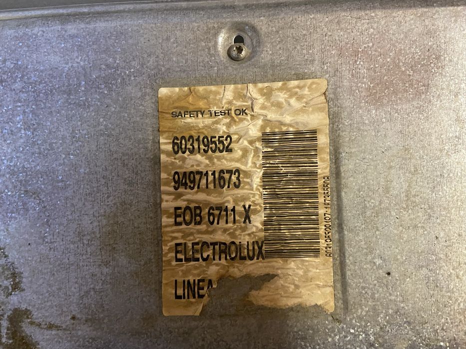 Вмонтована духовка Electrolux