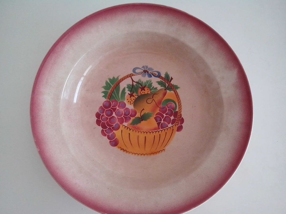 Prato decorativo em louça, grande e antigo (37 X 7 Cm). Césol.