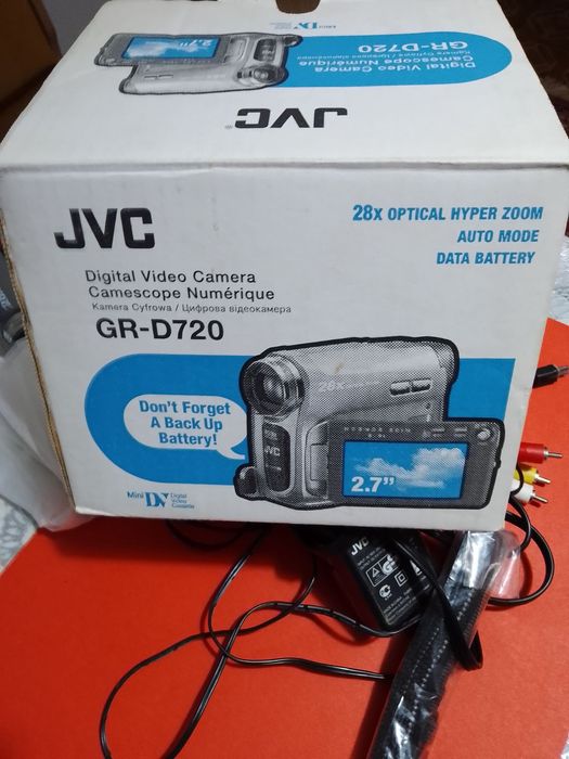 Цифровая видеокамера JVCG- R- Д 720 Е