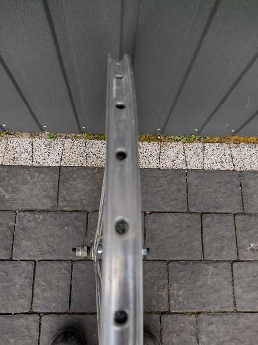 Koło  obręcz -rozmiar 26 ze szprychami, ośką bez opony