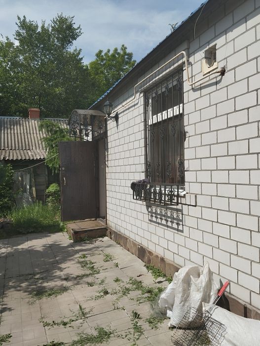 Продам в тихом красивом месте Нововодолажском района  дом  с ставком