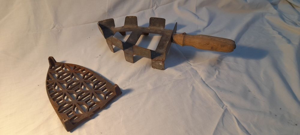 Base suporte para ferro de engomar a carvão