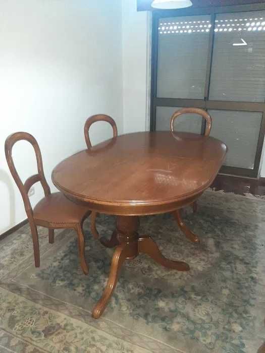 Mesa em Madeira Castanho