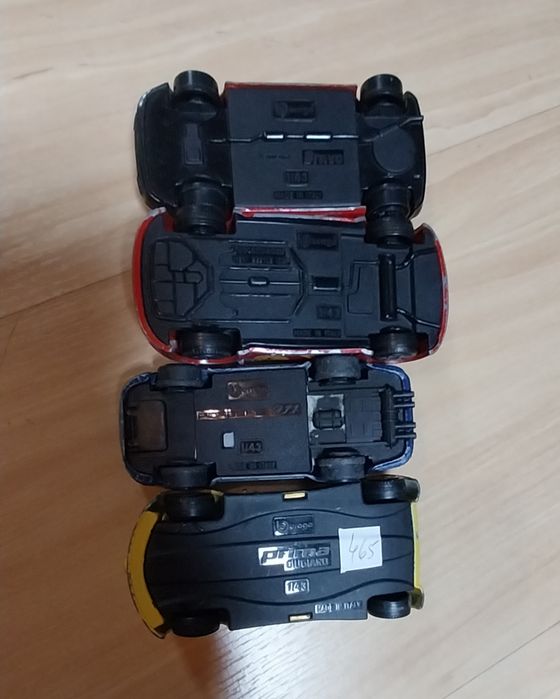 Lote de 4 miniaturas em escala 1/43