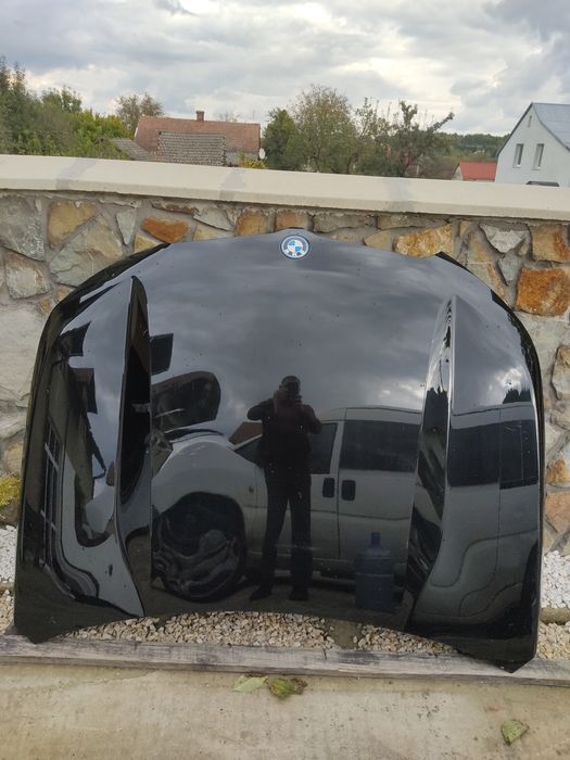 Капот BMW X1 U11 з дефектом