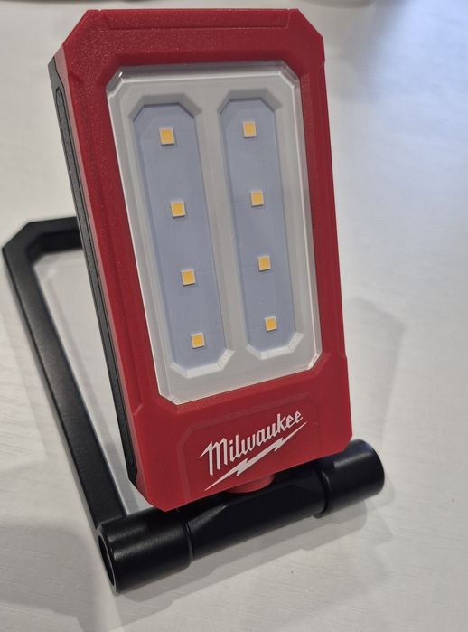 Sktadany reflektory akumulatorowy Milwaukee