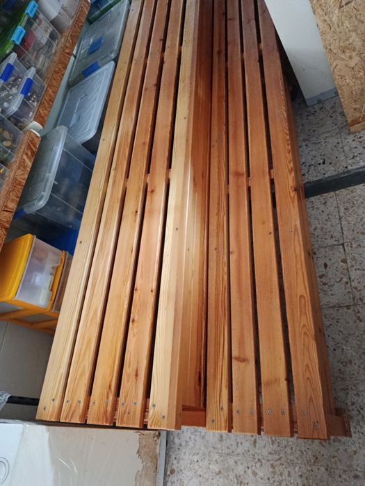 Vendo expositor/carrinho em madeira envernizado (recheio de mercearia)